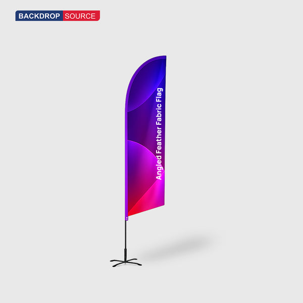 Drapeau à plumes incliné 