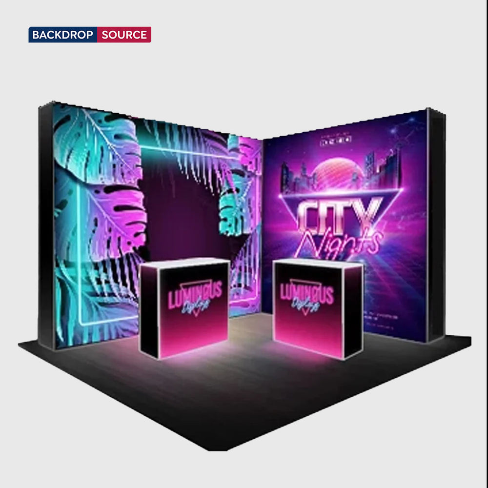 Ensemble de mur multimédia lumineux en forme de L avec comptoirs pour cabines de 3 m x 3 m. 