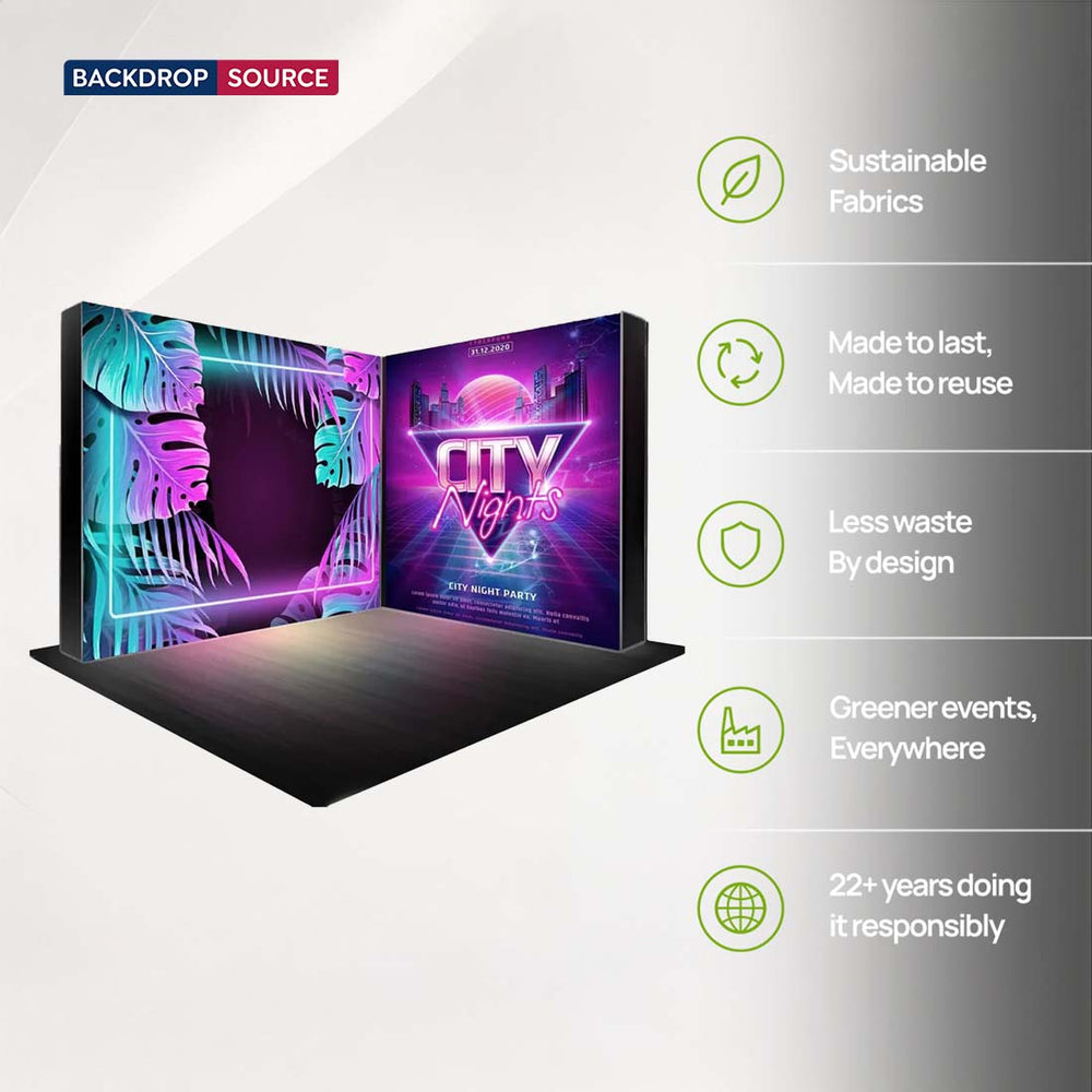 Ensemble de mur multimédia lumineux en forme de L avec comptoirs pour cabines de 3 m x 3 m. 